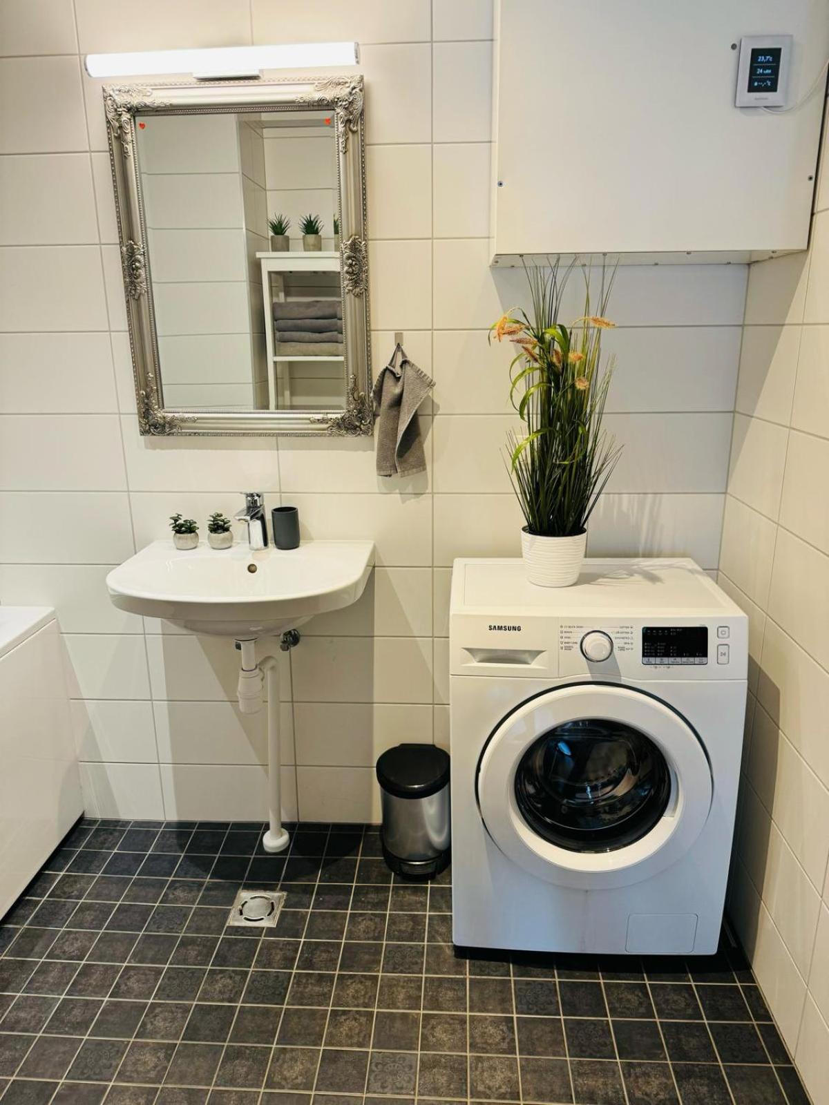 Raatuse 85 Deluxe Apartments Tartu Esterno foto