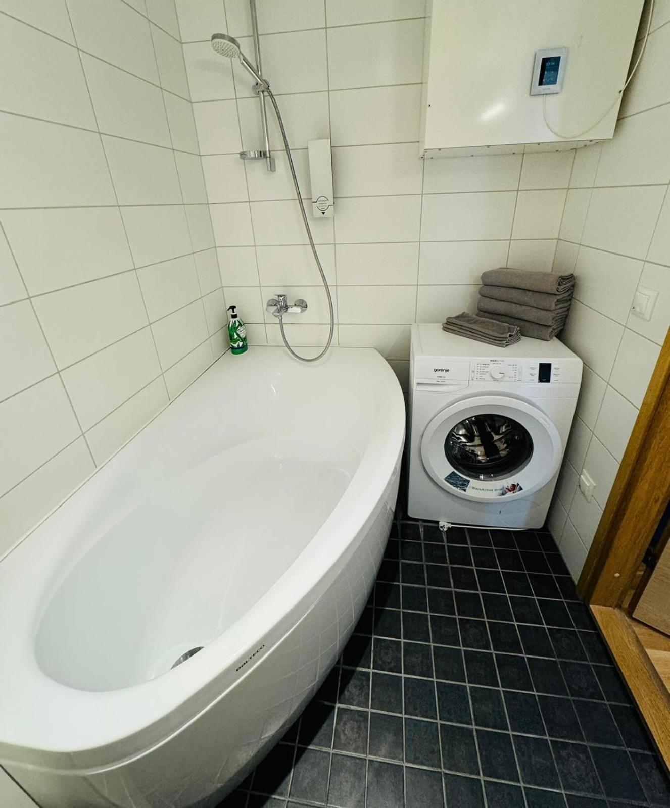 Raatuse 85 Deluxe Apartments Tartu Esterno foto